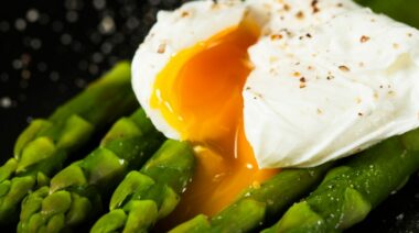 eggyolkandasparagus|
