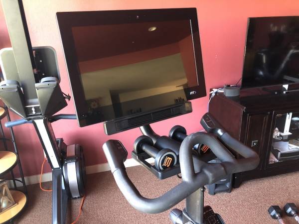 S22i in home screen view. S22i in home screen view.